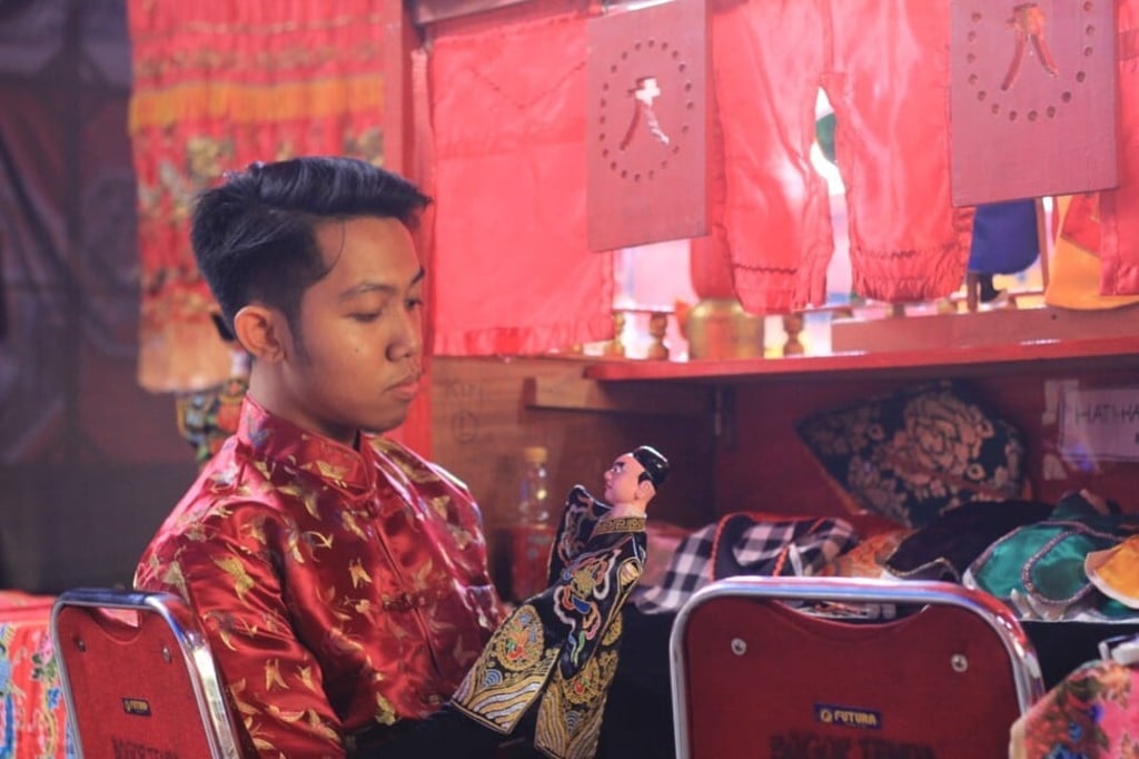 Puppeteer Rahmadi “Cecep” Fajar Himawan joined Rumah Cinwa in 2018. Photo: Arinda Pratami Kumalasari/Rumah Cinwa