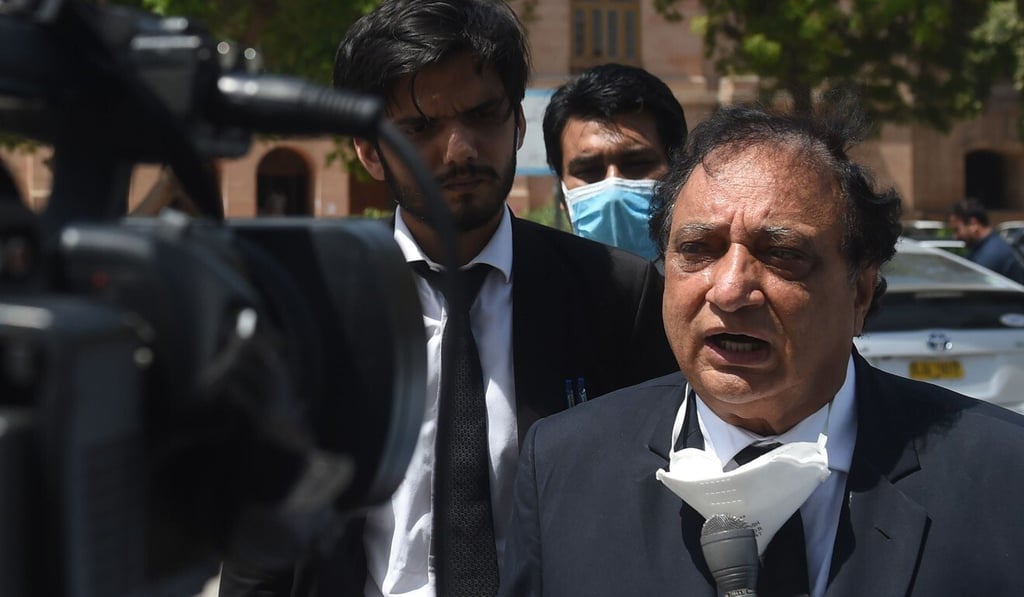 Khawja Naveed (R), defence lawyer for Omar Sheikh, who was convicted over the killing of US journalist Daniel Pearl. Photo: AFP