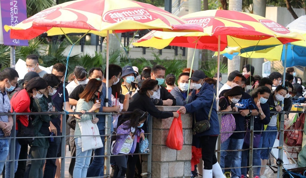 People ignore social-distancing rules as they flock to Sai Kung. Photo: Dickson Lee