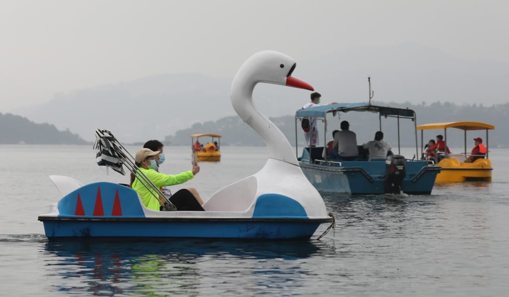 People on the water at Tai Mei Tuk in Tai Po. Photo Xiaomei Chen