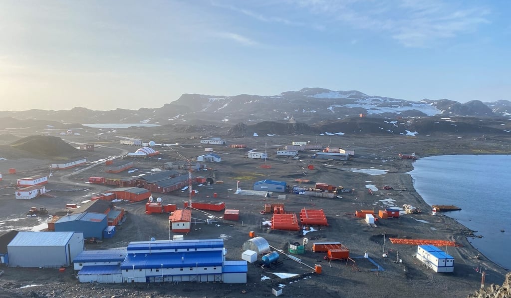 Fildes bay with Chilean and Russian bases. Photo: Reuters Fildes bay with Chilean and Russian bases. Photo: Reuters
