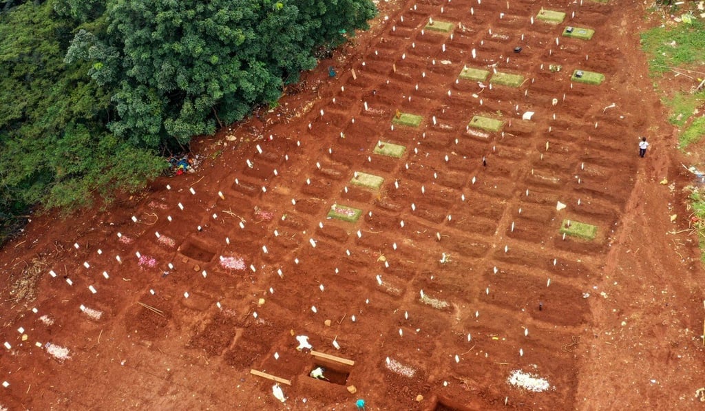 Workers prepare a burial site for a Covid-19 victim at a cemetery in Jakarta. Photo: AFP Workers prepare a burial site for a Covid-19 victim at a cemetery in Jakarta. Photo: AFP