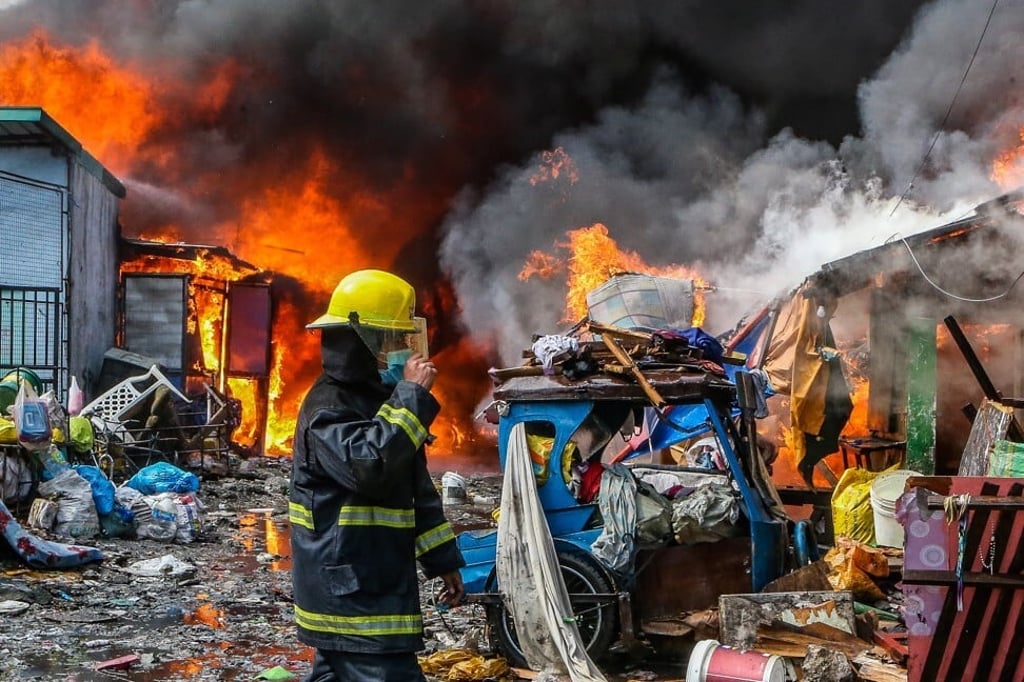A firefighter at the scene of the blaze in Manila on April 18, 2020. Photo: Xinhua A firefighter at the scene of the blaze in Manila on April 18, 2020. Photo: Xinhua