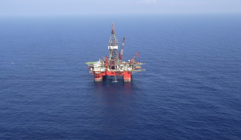 A deep-water drilling platform stands off the coast of Veracruz in the Gulf of Mexico. Photo: AP