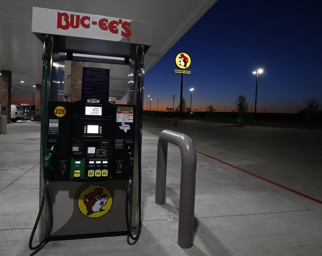 Low fuel prices displayed on a pump at a petrol station in Texas on April 13. Photo: EPA-EFE