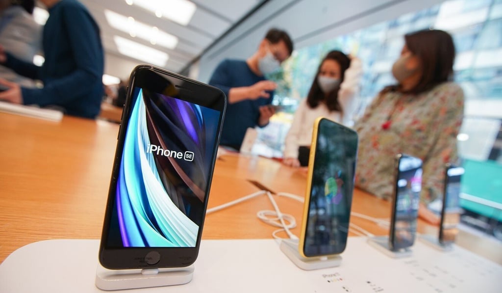 The iPhone SE 2020 is much smaller than previous Apple phones, with just a 4.7-inch screen. Photo: Felix Wong