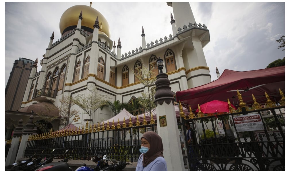 A woman walks past the closed Sultan Mosque, or Masjid Sultan, at Kampong Glam District in Singapore, after circuit breaker measures were imposed. Photo: EPA-EFE