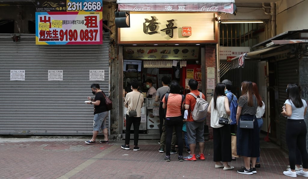 Hongkongers queue up outside a Causeway Bay snack shop that identifies as part of the so-called yellow economic circle. Photo: Winson Wong