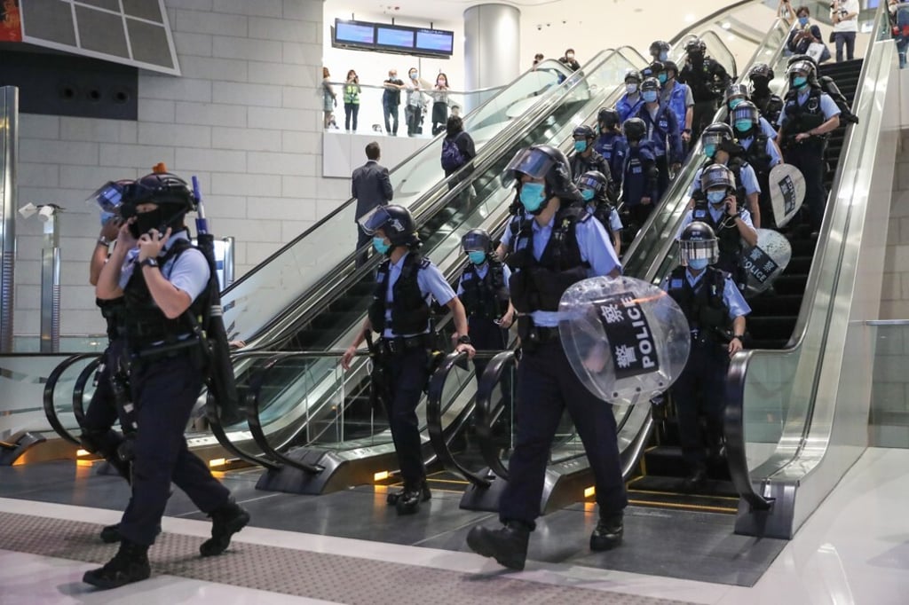 Police arrive at the International Financial Centre mall in Central as protests picked up on Tuesday. Photo: Edmond So