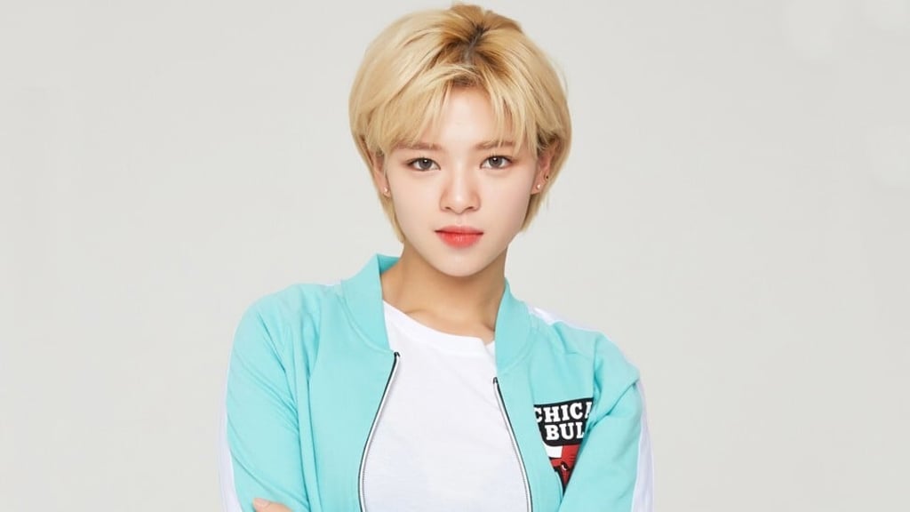 Early in her career with Twice, Jeongyeon was best known for her short, tomboy hairstyle. Early in her career with Twice, Jeongyeon was best known for her short, tomboy hairstyle.