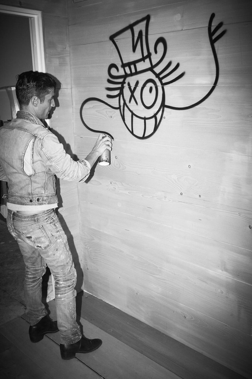 André Saraiva offered a custom mural painting for auction. Photo: Chufy Auction André Saraiva offered a custom mural painting for auction. Photo: Chufy Auction