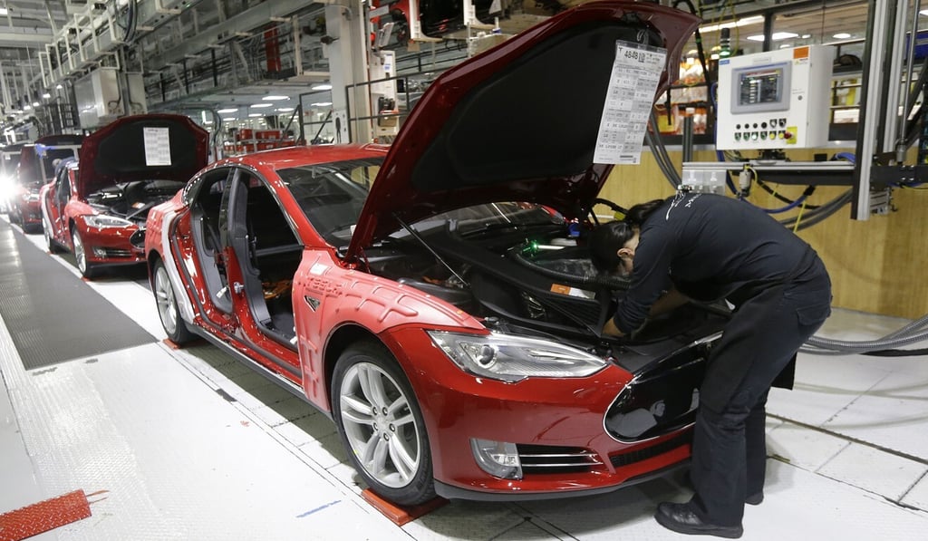 Tesla employees work on Model S cars in the Tesla factory in Fremont, California, in May 2015. Photo: AP Tesla employees work on Model S cars in the Tesla factory in Fremont, California, in May 2015. Photo: AP