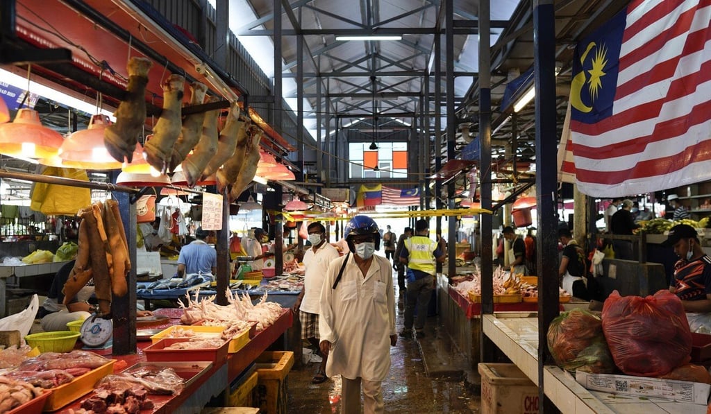 Customers at a wet market in downtown Kuala Lumpur. Photo: AP Customers at a wet market in downtown Kuala Lumpur. Photo: AP