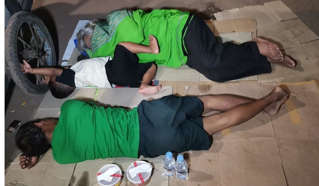 People sleep rough at Kampung Melayu, Jakarta, as many Indonesians lose their homes due to the coronavirus outbreak. Photo: Sigit Widodo