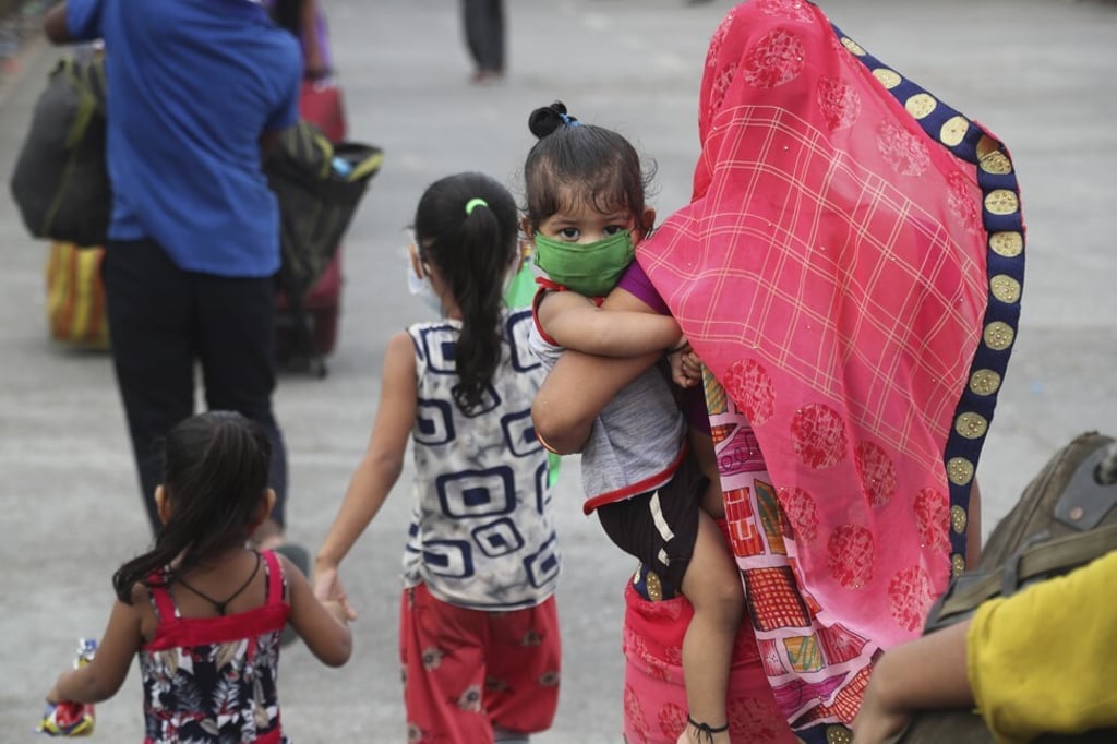 A migrant worker in Mumbai on her way to catch a train with her children back to their hometown on May 15, 2020. Photo: AP A migrant worker in Mumbai on her way to catch a train with her children back to their hometown on May 15, 2020. Photo: AP