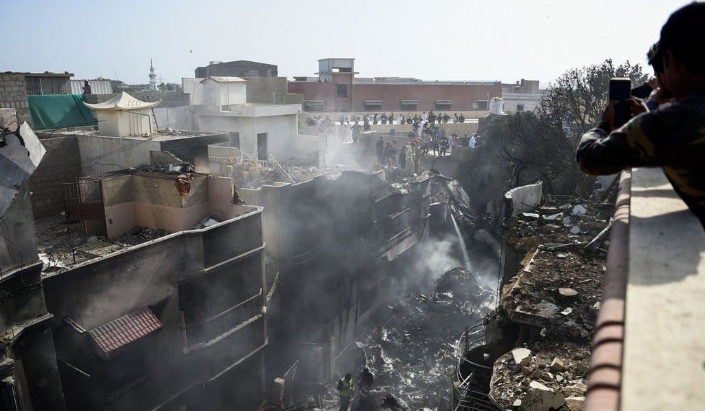Rescuers gather at the site after a Pakistan International Airlines aircraft crashed in a residential area in Karachi. Photo: AFP Rescuers gather at the site after a Pakistan International Airlines aircraft crashed in a residential area in Karachi. Photo: AFP