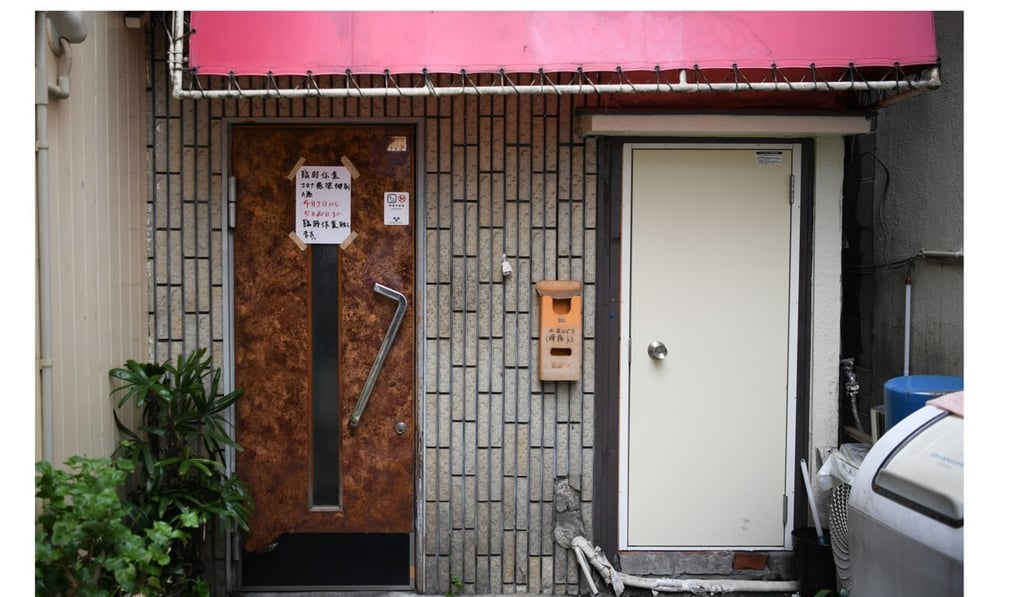 A temporary closure sign hangs on the entrance to a bar in the Kamata district of Tokyo. Photo: Bloomberg