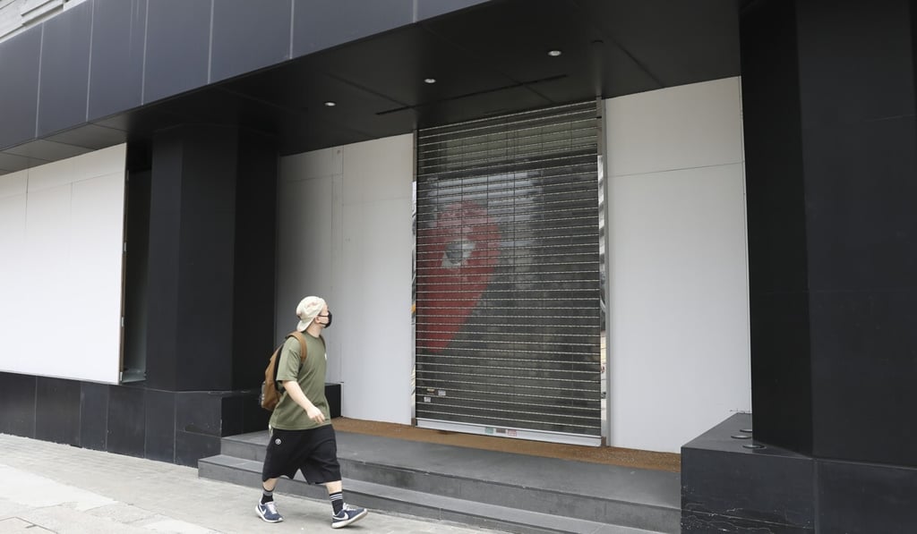 A man passes by a closed outlet of fashion retailer I.T in Causeway Bay on Monday. Photo: Nora Tam A man passes by a closed outlet of fashion retailer I.T in Causeway Bay on Monday. Photo: Nora Tam