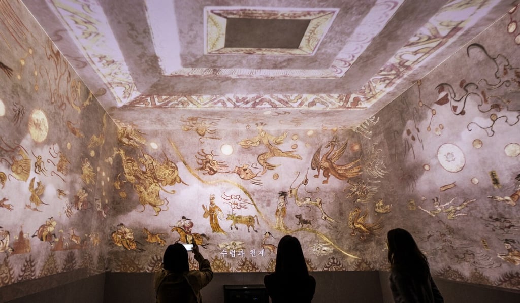 Visitors take photos at ‘Encountering Goguryeo through Images on Stone Walls’ at Immersive Digital Gallery 3 at the National Museum of Korea. Photo: National Museum of Korea Visitors take photos at ‘Encountering Goguryeo through Images on Stone Walls’ at Immersive Digital Gallery 3 at the National Museum of Korea. Photo: National Museum of Korea