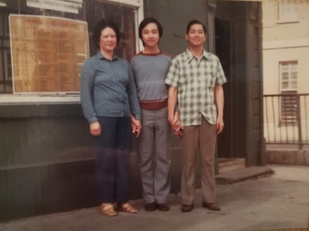 Tse with his mother, Tse Lai Oi-lin, and father, Tse Siu-kay, outside their Golden Dragon takeaway in Leominster, in the 1980s. Photo: Red Door News