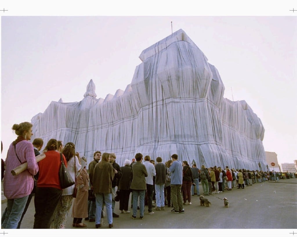 Visitors queue to see the German Reichstag wrapped in silver fabric by Christo and Jeanne-Claude. Photo: Reuters