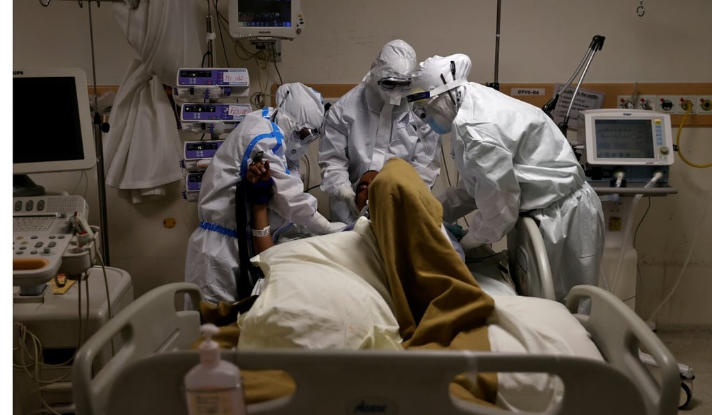 Medical workers wearing personal protective equipment take care of a Covid-19 patient in a New Delhi hospital. Photo: Reuters