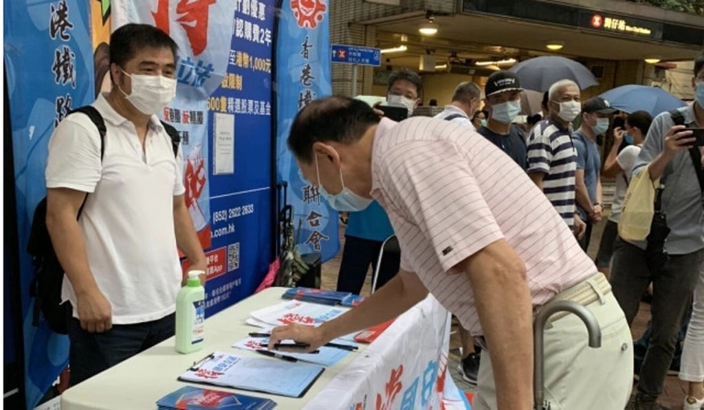 Peter Wong signs a petition in support of the national security law. Photo: Handout