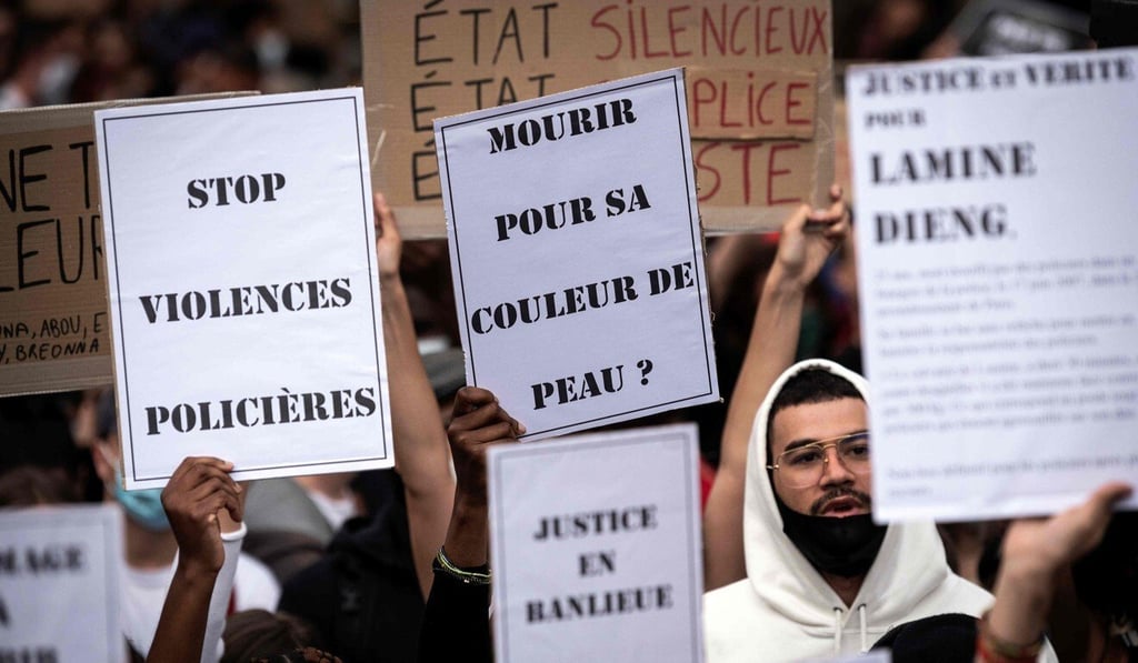 Demonstrators hold up placards reading “Stop police violence” and “To die for the colour of skin?”, in Toulouse, southern France on June 3. At least 2,000 people protested against police violence and racism in memory of late US citizen George Floyd as well as French citizen Adama Traore, 24, who died in 2016 in police custody. Photo: AFP