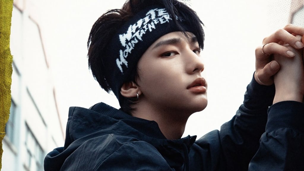 As a youngster, Hyunjin enjoyed a wide range of sports, including skiing, tennis and badminton. As a youngster, Hyunjin enjoyed a wide range of sports, including skiing, tennis and badminton.