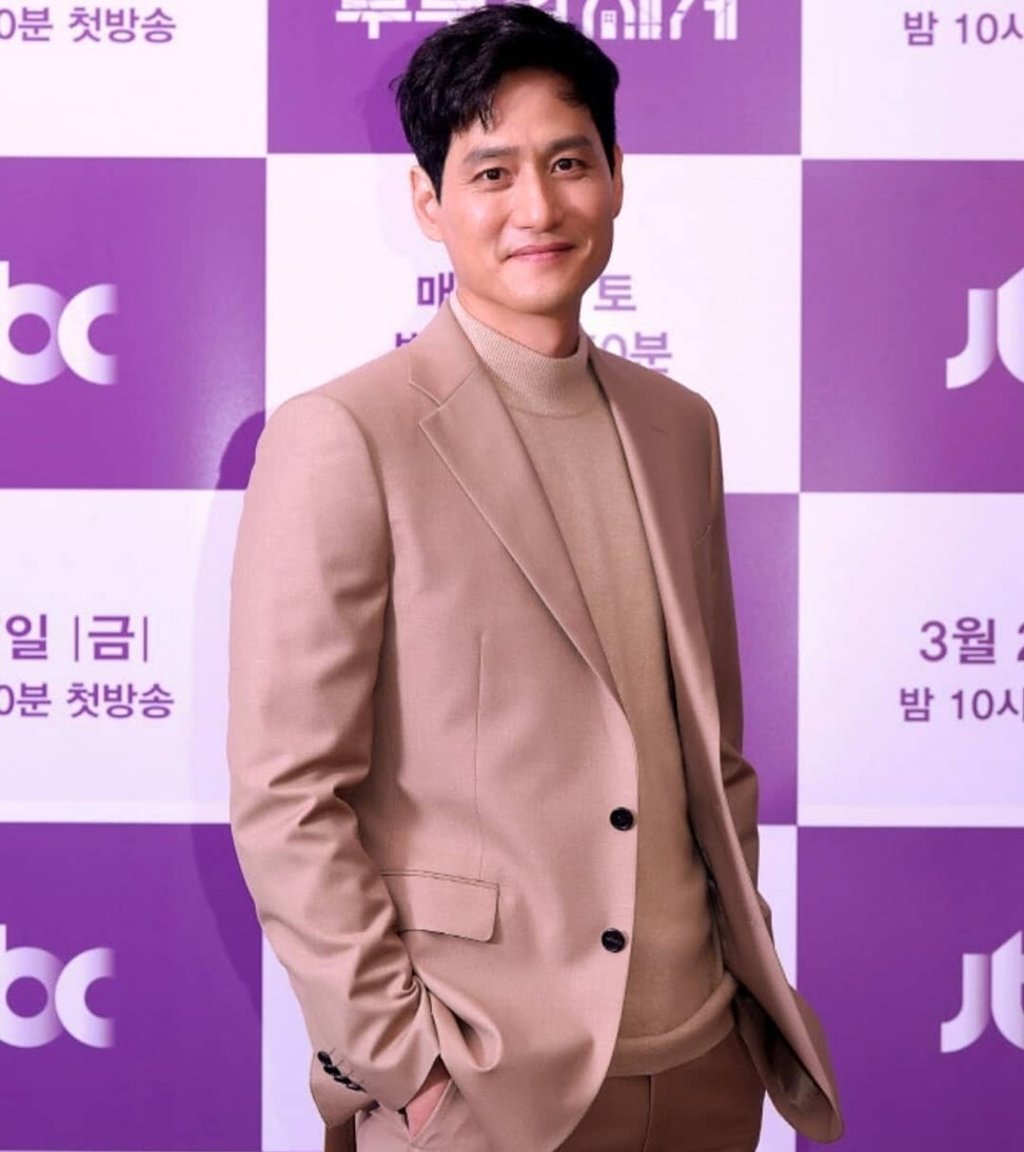 Looking smooth: Park Hae-joon. Photo: Instagram Looking smooth: Park Hae-joon. Photo: Instagram