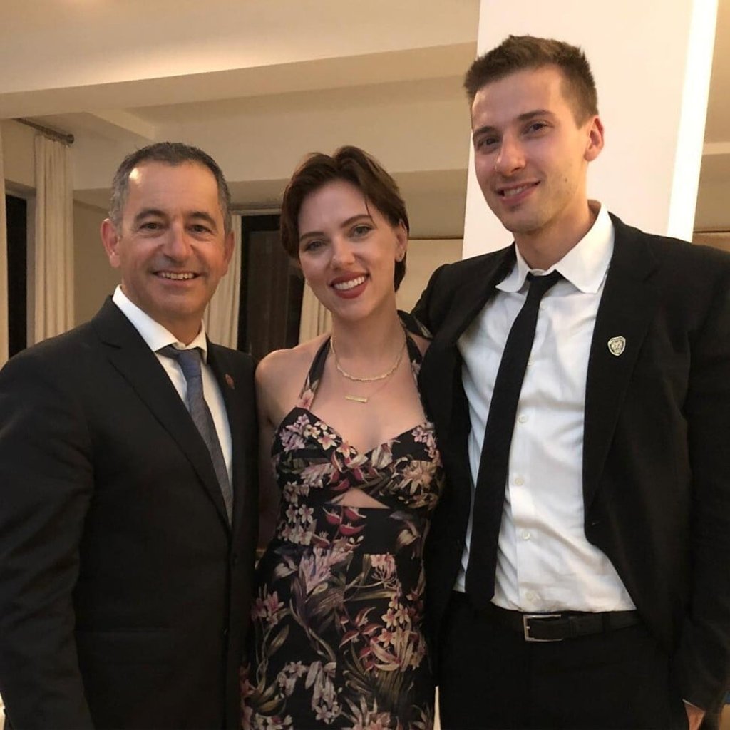 Scarlett Johansson and her brother Hunter (right). Photo: @hunterjo/Instagram