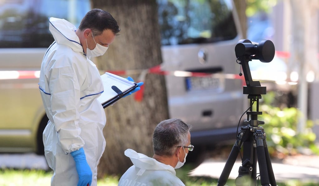 Police officers investigate a crime scene where a man was shot in the head in the Kleiner Tiergarten in Moabit, Berlin. Photo: EPA-EFE