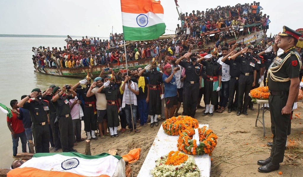 Army officers pay tribute to an Indian soldier killed in a border clash with Chinese troops in the Ladakh region, before his cremation in Maner, in the eastern state of Bihar, India. Photo: Reuters Army officers pay tribute to an Indian soldier killed in a border clash with Chinese troops in the Ladakh region, before his cremation in Maner, in the eastern state of Bihar, India. Photo: Reuters