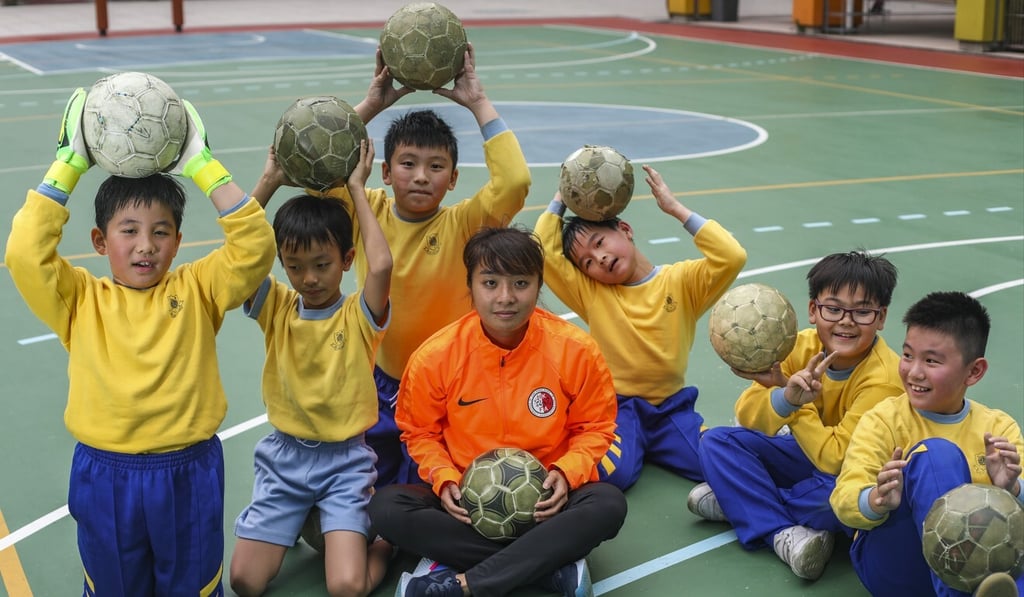 Wai Yuen-ting with her students at the Alliance Primary School. Photo: Xiaomei Chen