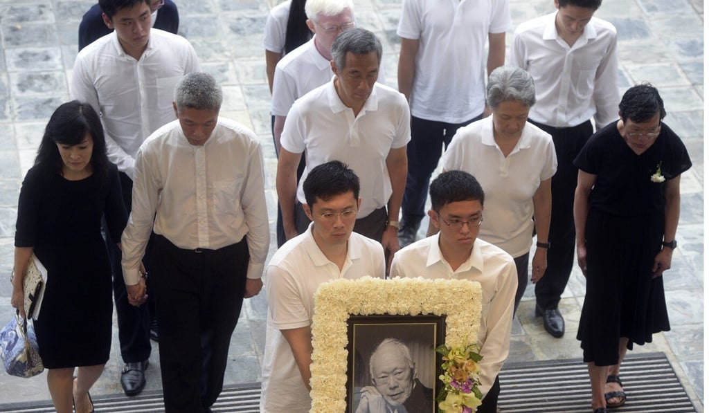 Lee Suet Fern, Lee Hsien Yang, Prime Minister Lee Hsien Loong, his wife Ho Ching, and Lee Wei Ling are seen (middle row) at the state funeral for Lee Kuan Yew in March 2015. Photo: AP Lee Suet Fern, Lee Hsien Yang, Prime Minister Lee Hsien Loong, his wife Ho Ching, and Lee Wei Ling are seen (middle row) at the state funeral for Lee Kuan Yew in March 2015. Photo: AP