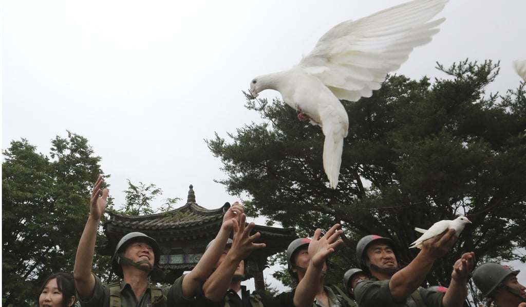 South Korean actors wearing military uniforms release pigeons during a ceremony to mark the 70th anniversary of the outbreak of the Korean war. Photo: AP