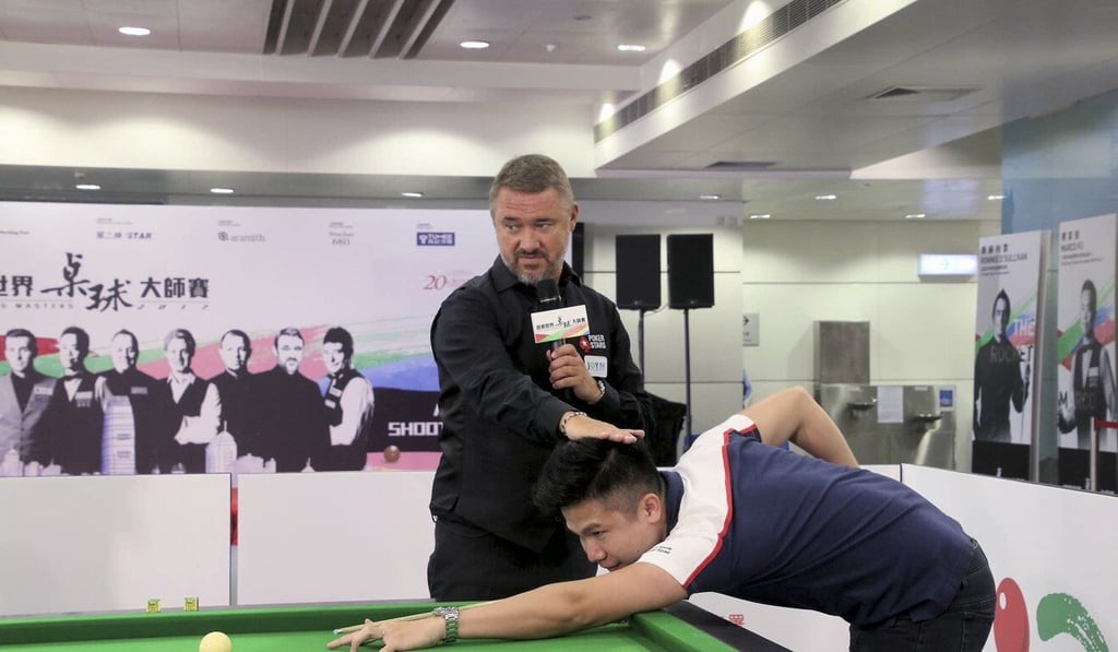 Hong Kong’s Steven Chau taking some tips from seven-time world snooker champion Stephen Hendry in 2017. Photo: SCMP/Unus Alladin