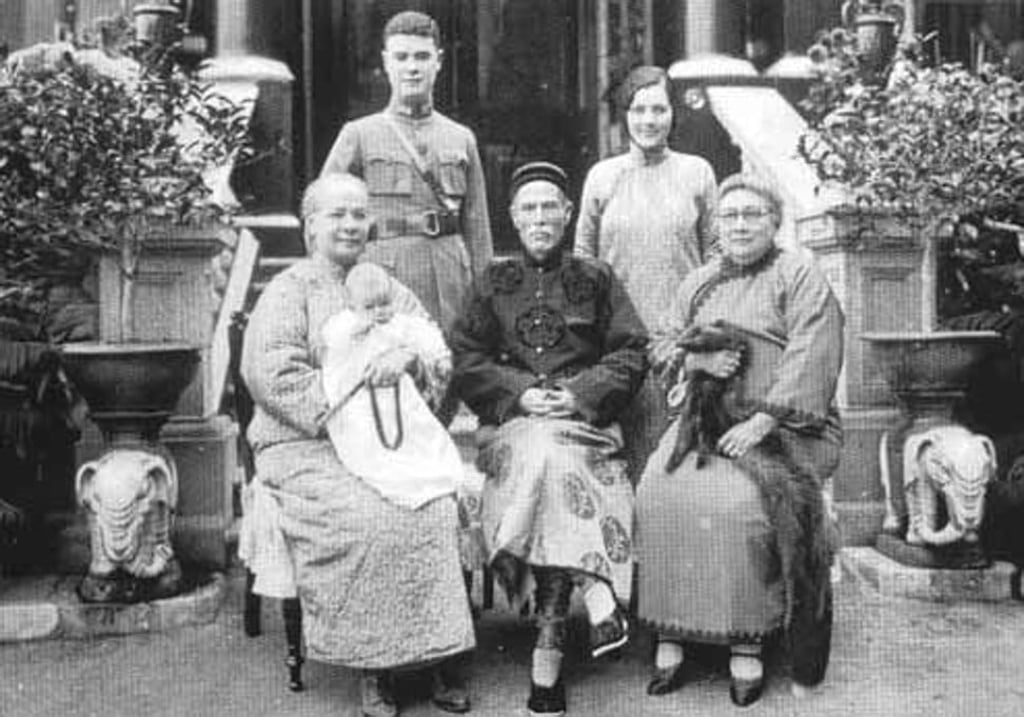 Clockwise from left: third son of Hotung, Ho Shai-lai and his wife, Hesta Hung; second wife of Hotung, Clara Cheung Lin-kok; Sir Robert Hotung; first wife of Hotung, Margaret Mak Sau-ying. Photo: handout Clockwise from left: third son of Hotung, Ho Shai-lai and his wife, Hesta Hung; second wife of Hotung, Clara Cheung Lin-kok; Sir Robert Hotung; first wife of Hotung, Margaret Mak Sau-ying. Photo: handout