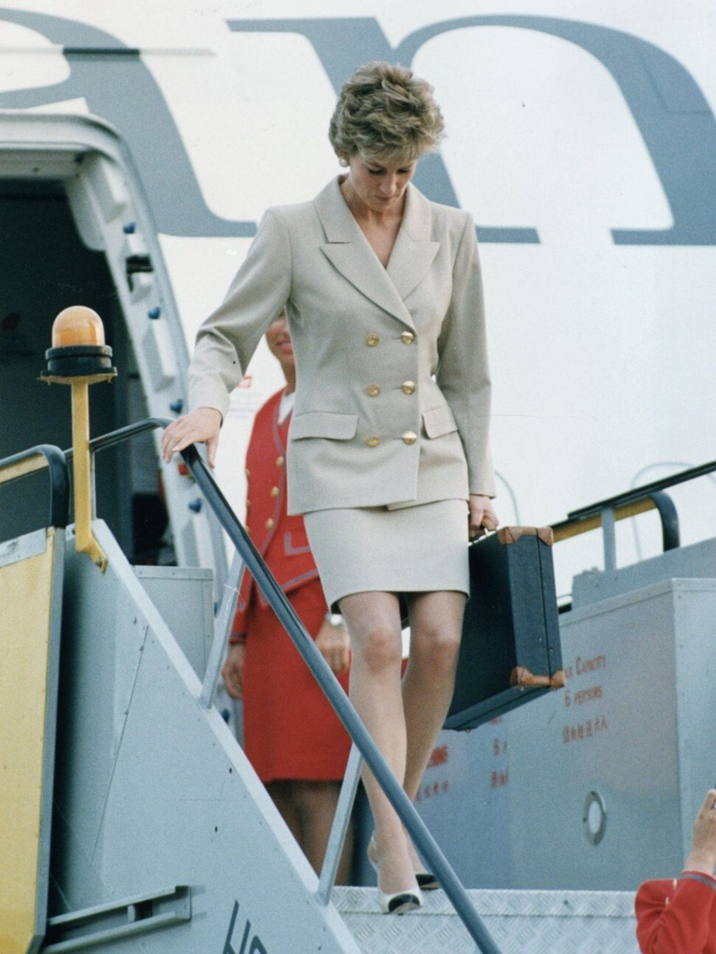 Diana arrives at Hong Kong's Kai Tak Airport in 1995. Photo: SCMP Archive