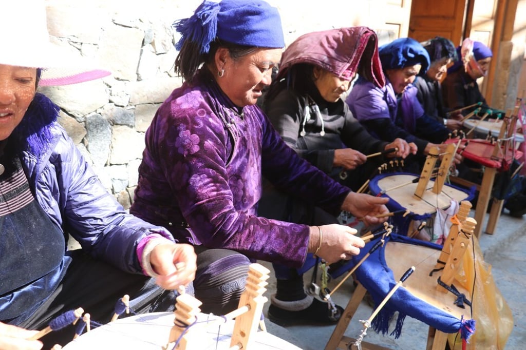 Hani seamstresses in the Honghe Hani and Yi autonomous prefecture. Photo: Thomas Bird Hani seamstresses in the Honghe Hani and Yi autonomous prefecture. Photo: Thomas Bird