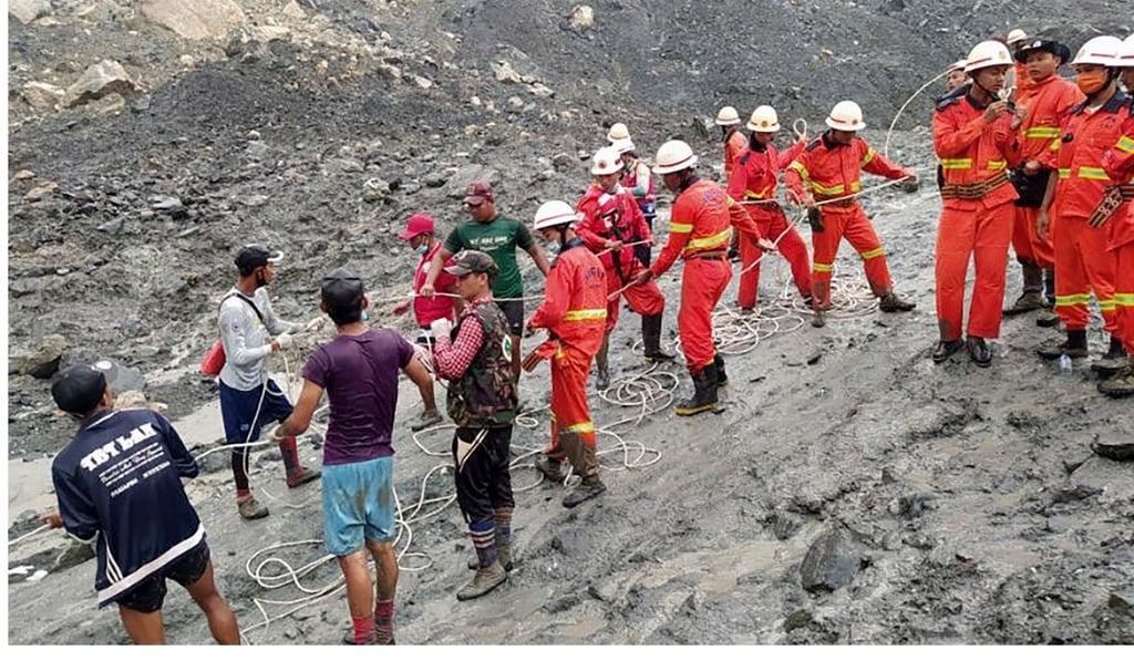 Rescuers searching for people after a landslide in Hpakant, Kachin State. Photo: EPA-EFE