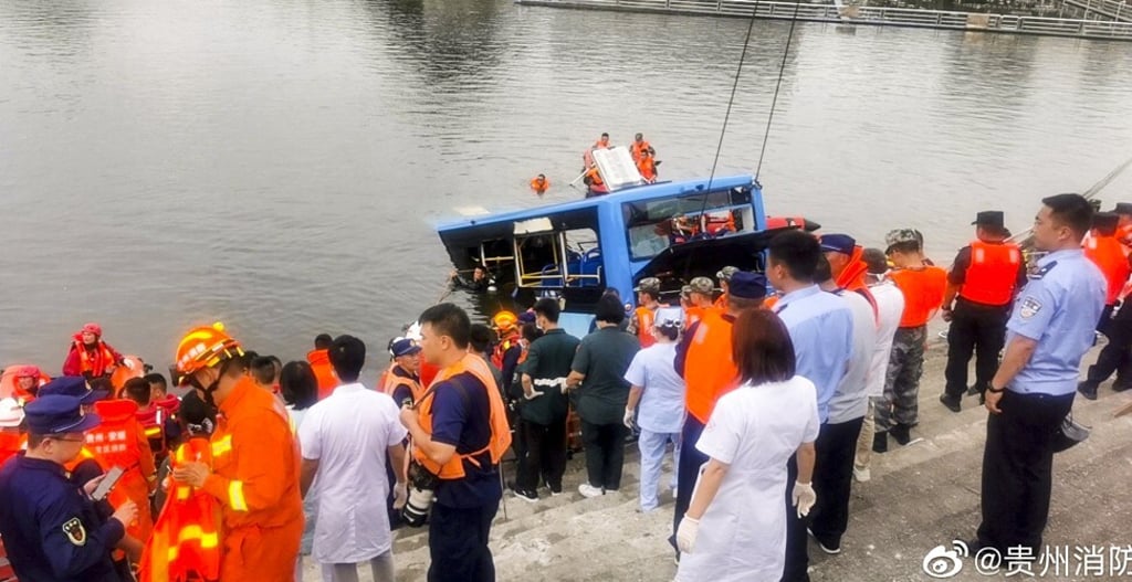 Photos posted by Guizhou fire authorities show the rescue operation at Hongshan Reservoir. Photo: Weibo Photos posted by Guizhou fire authorities show the rescue operation at Hongshan Reservoir. Photo: Weibo