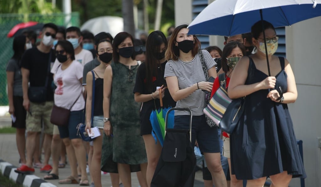 A long queue of voters line up to cast their ballots at a polling station in Singapore on July 10, 2020. Photo: EPA-EFE