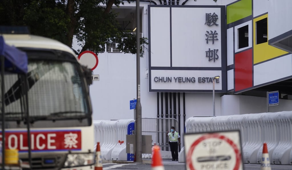 A security stands guard outside Chun Yeung Estate quarantine centre in Fo Tan. Photo: Winson Wong