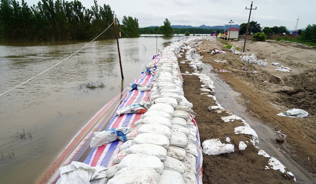 On the north side of the island, the water level has almost reached the height of the dyke protecting the town of Jiangzhou. Photo: Tom Wang