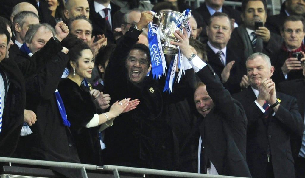 Owner Carson Yeung and Birmingham City coach Alex McLeish hold the 2011 Carling Cup trophy aloft. Photo: AFP