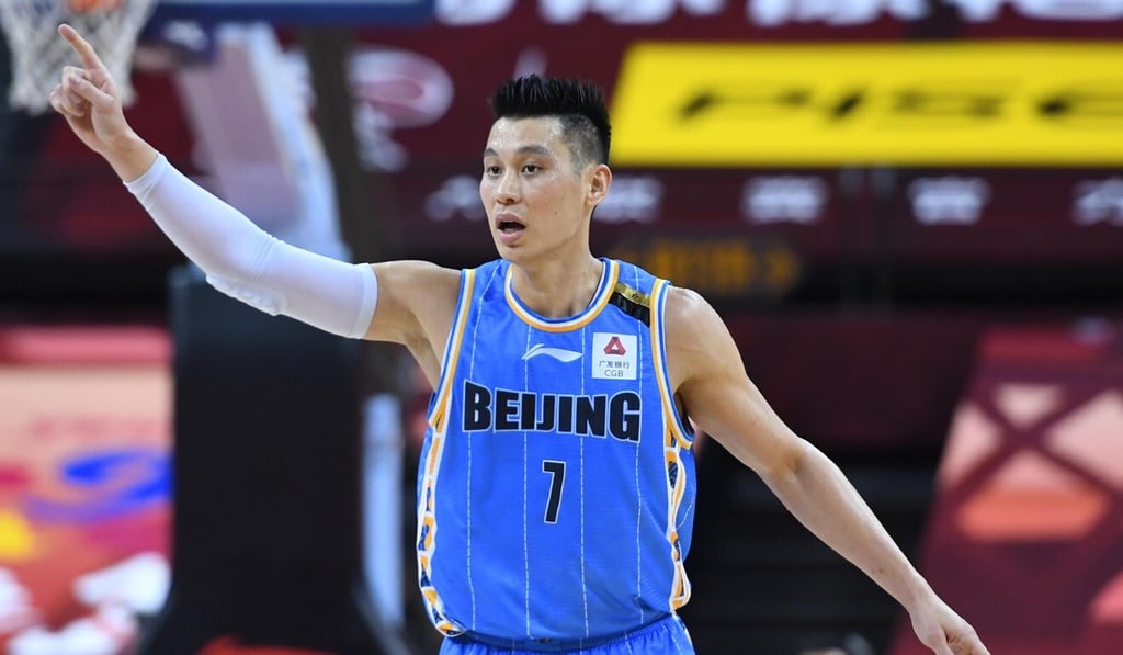 Jeremy Lin calls the play against the Guangzhou Loong Lions. Photo: Xinhua