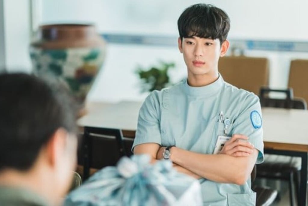 Kim plays a psychiatric nurse. Photo: tvN/ Netflix