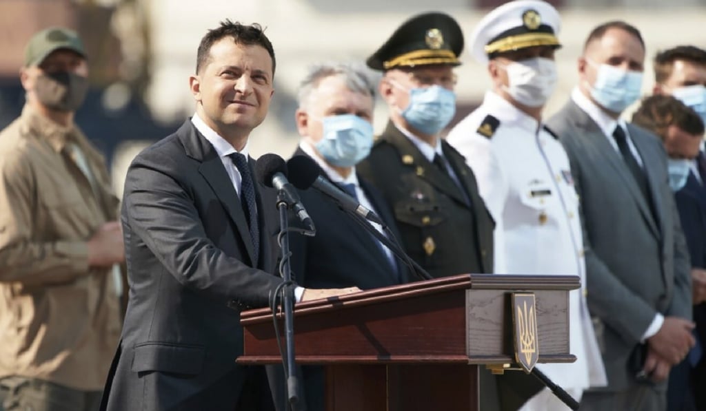 Ukrainian President Volodymyr Zelensky (front) watches a navy parade on Ukraine's Navy Day in Odesa on July 5. Photo: Ukrainian Presidential Press Office handout via AP