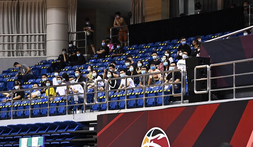 Spectators watch the match between the Shanghai Sharks and Shandong Heroes in Qingdao. Photo: Xinhua